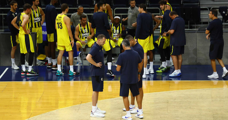 Fenerbahçe Basketball Coaches talk tactics with Hudl