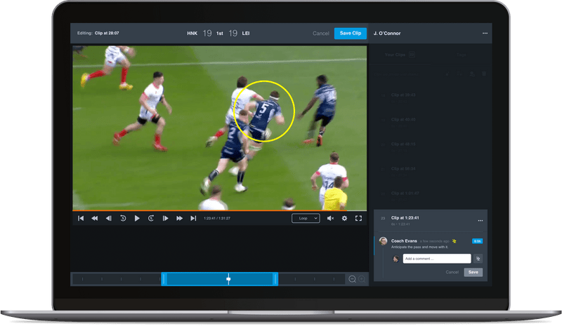 ラグビーの試合の映像分析を映すノート PC